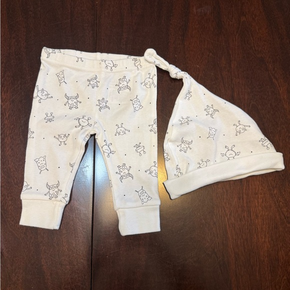 Rae Dunn Baby | Matching Black & White Pants, bib, & Hat Set | Size 0-3 Month - Picture 4 of 9